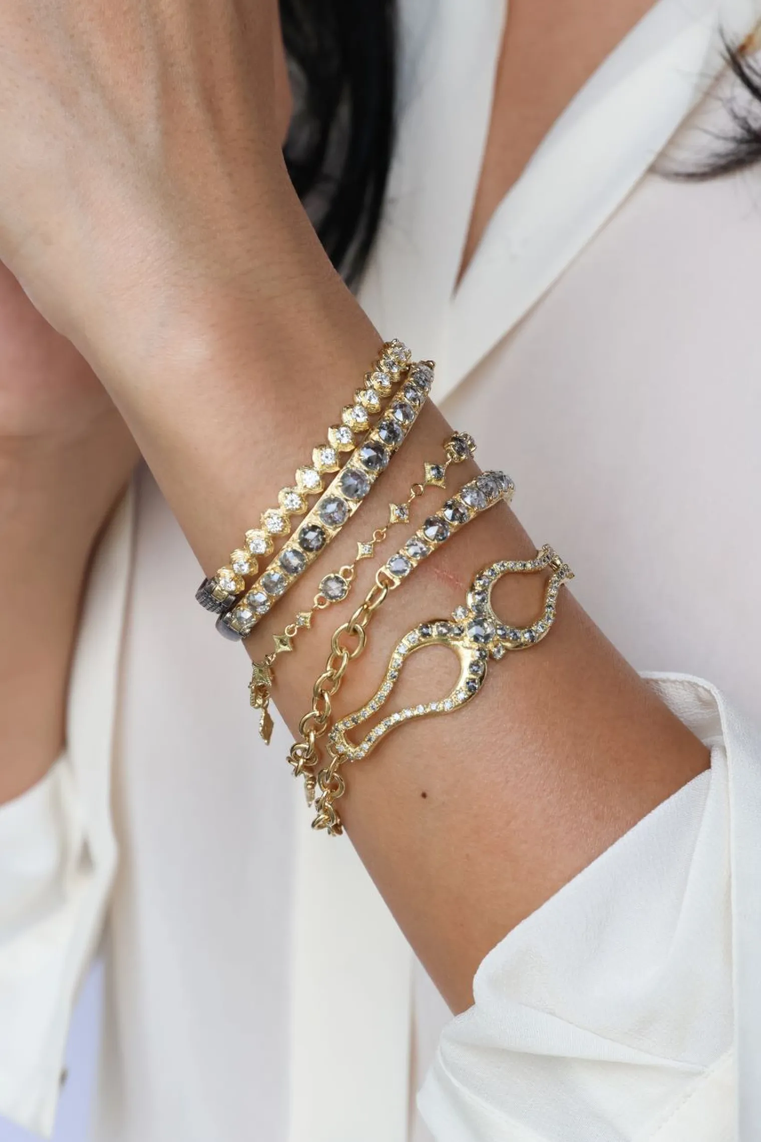 ADJUSTABLE LINK BRACELET WITH VINTAGE GREY DIAMONDS