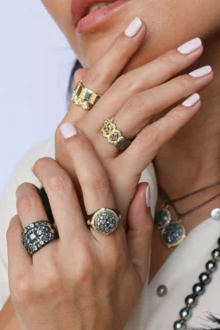 BAGUETTE SPINEL STATEMENT RING