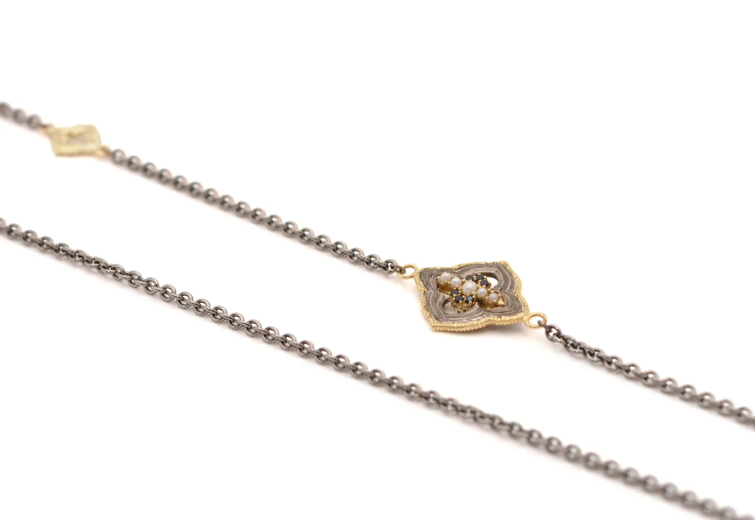 36" CHAIN LINK NECKLACE WITH 3 SCROLL STATIONS