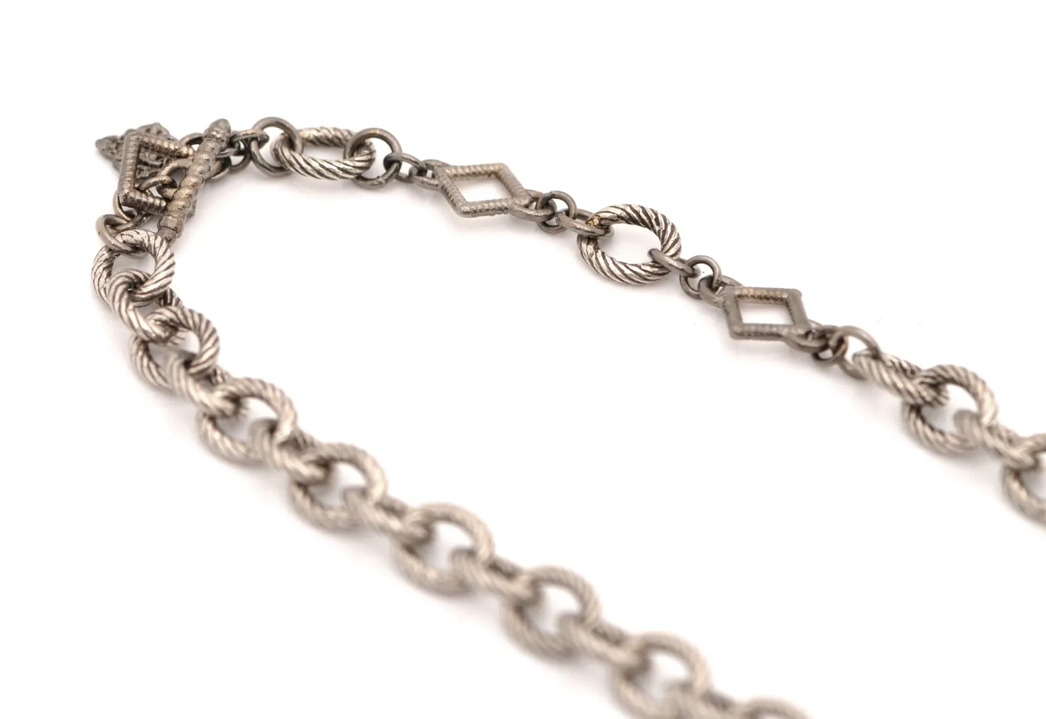 17" CHAIN LINK NECKLACE WITH PAVE PAPERCLIP