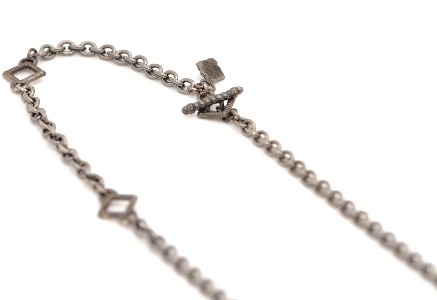 36" CHAIN LINK NECKLACE WITH 3 SCROLL STATIONS
