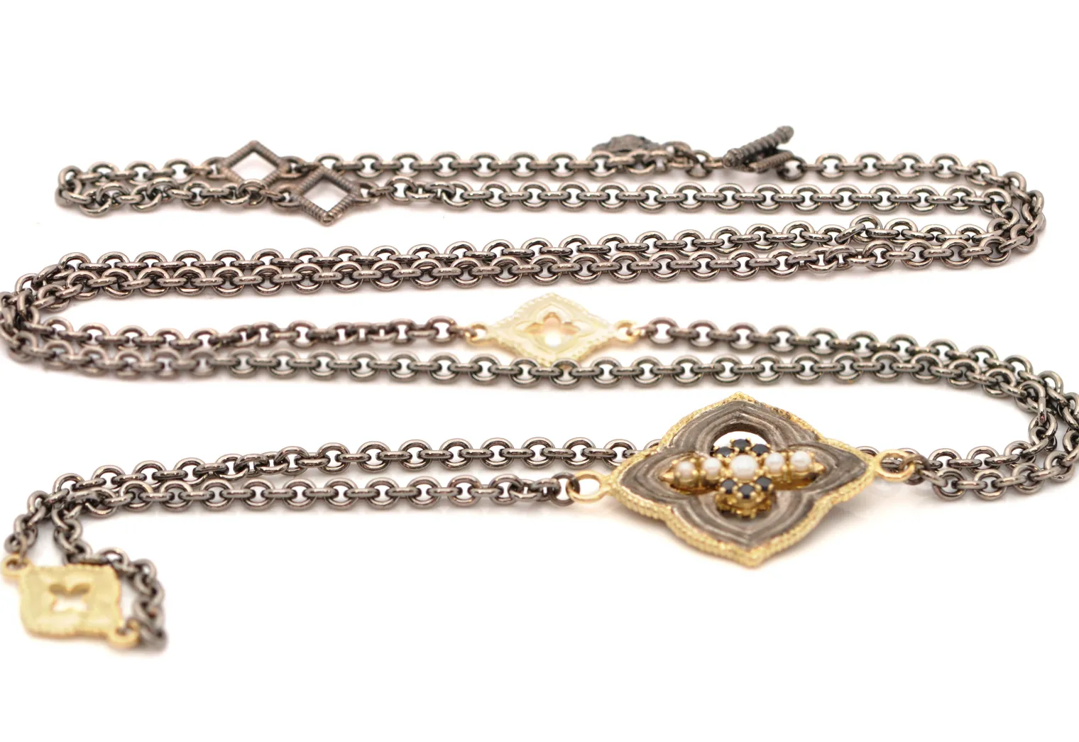 36" CHAIN LINK NECKLACE WITH 3 SCROLL STATIONS