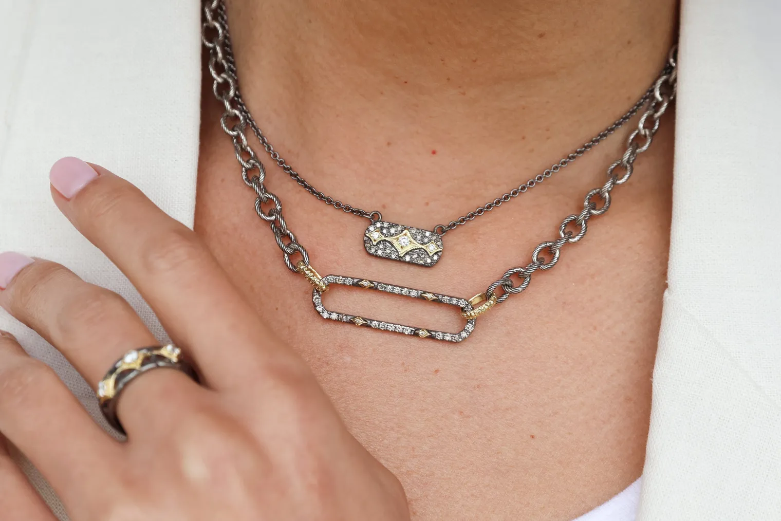 17" CHAIN LINK NECKLACE WITH PAVE PAPERCLIP