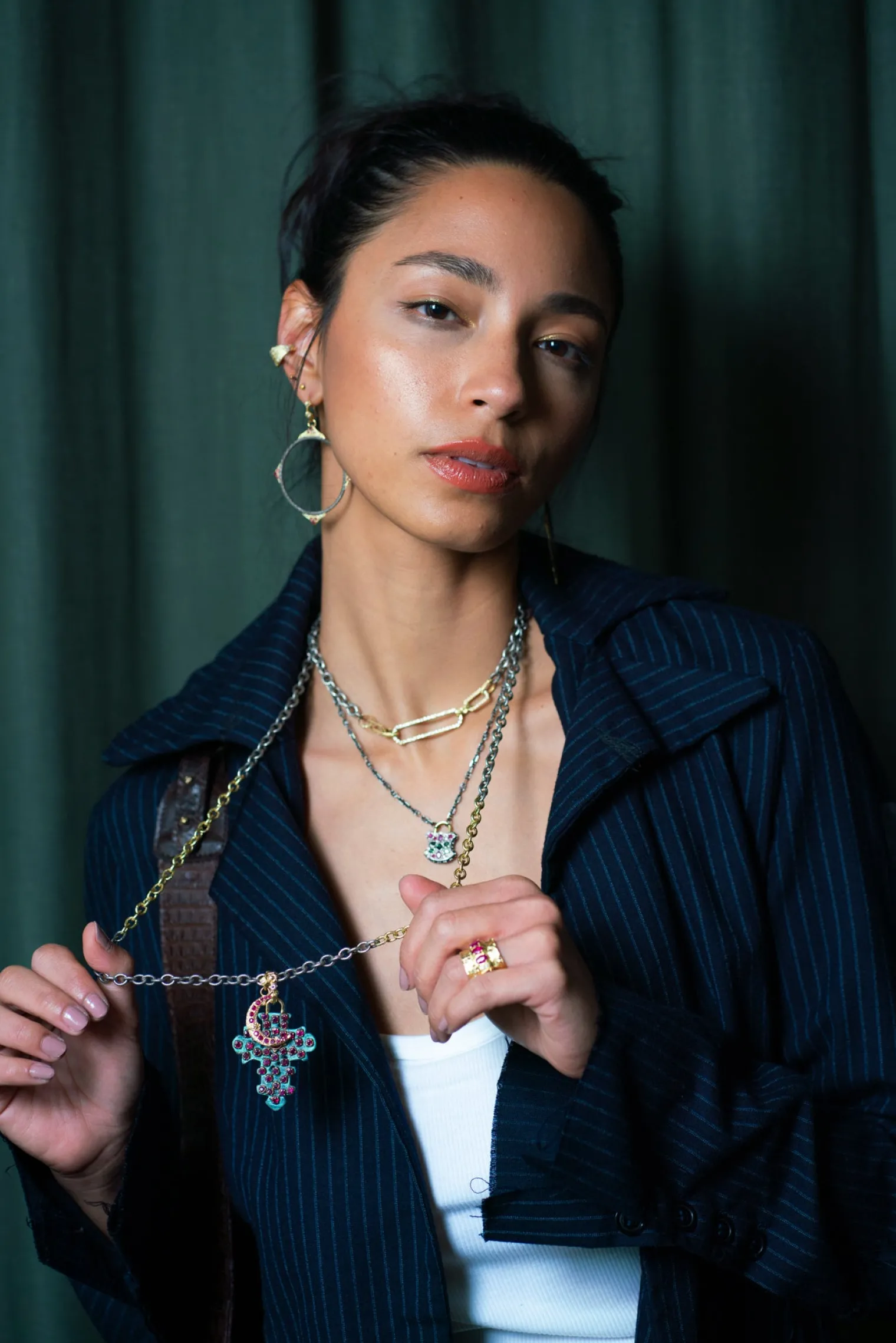 17" CHAIN LINK NECKLACE WITH PAVE PAPERCLIP