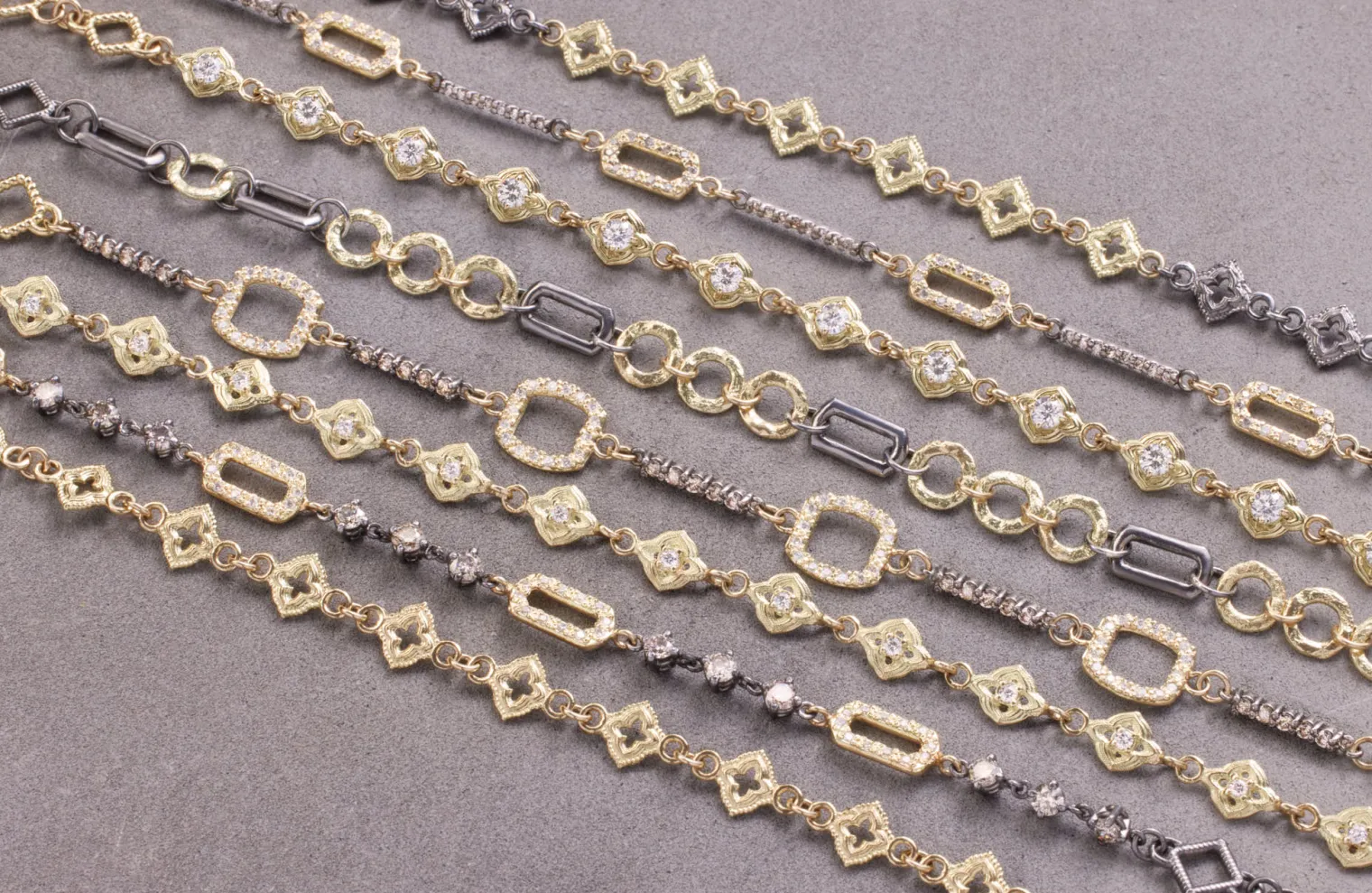 GOLD PAPERCLIP WITH DIAMOND BRACELET
