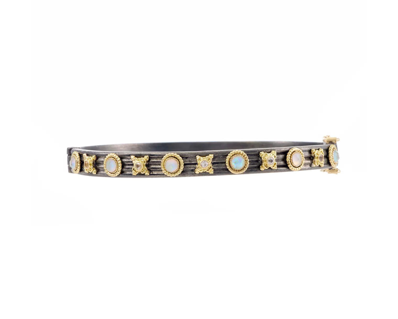 HUGGIE BRACELET WITH MORGANITE AND OPAL
