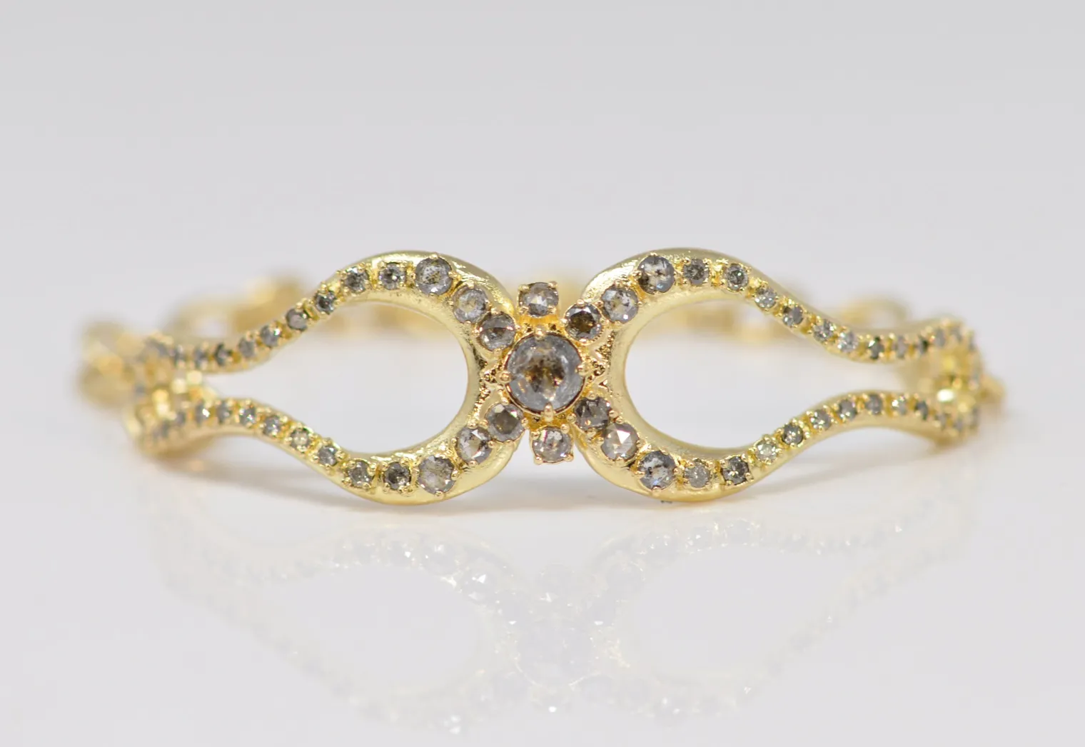 PNAL HORSESHOE LINK BRACELET WITH GREY DIAMONDS