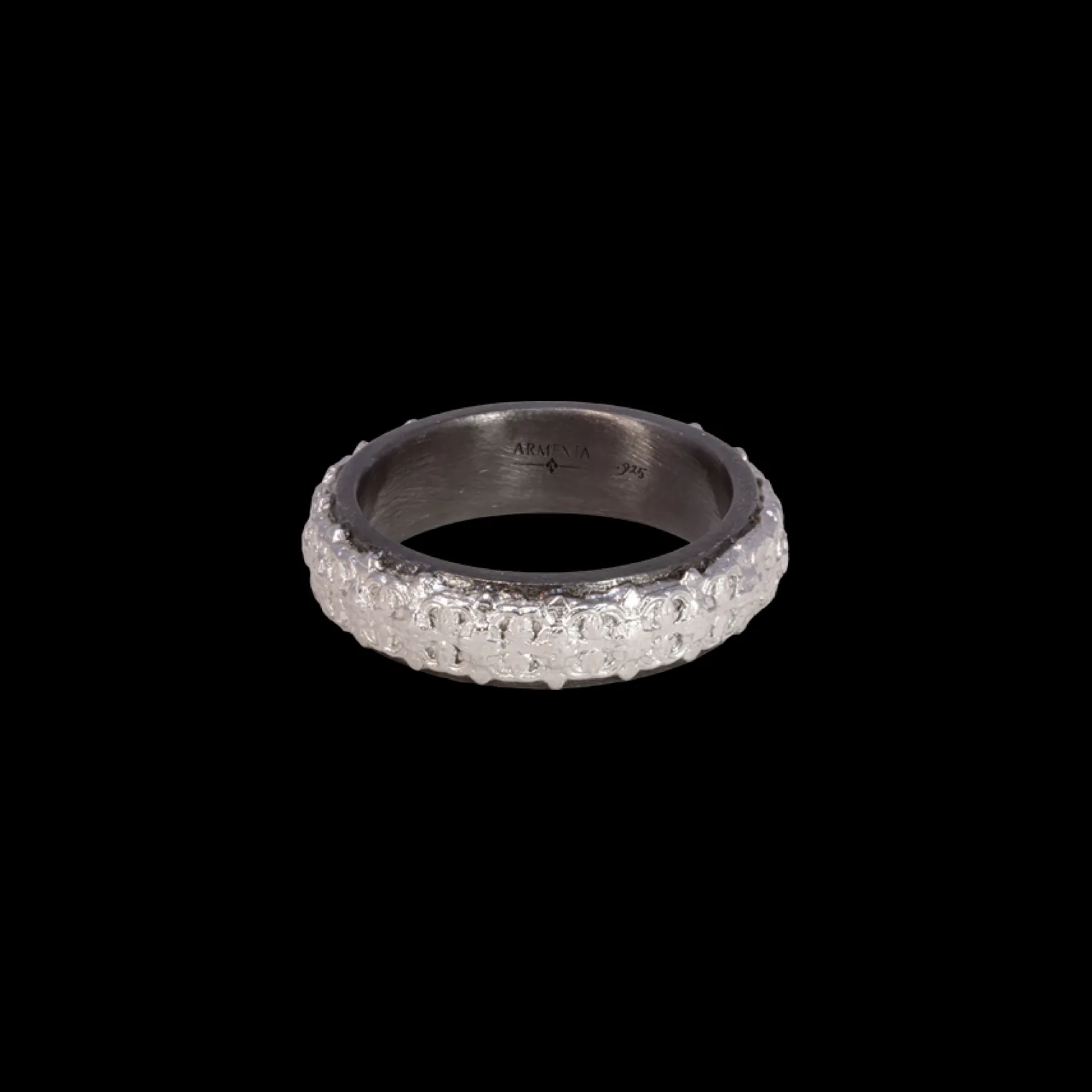 SCULPTED SILVER BAND