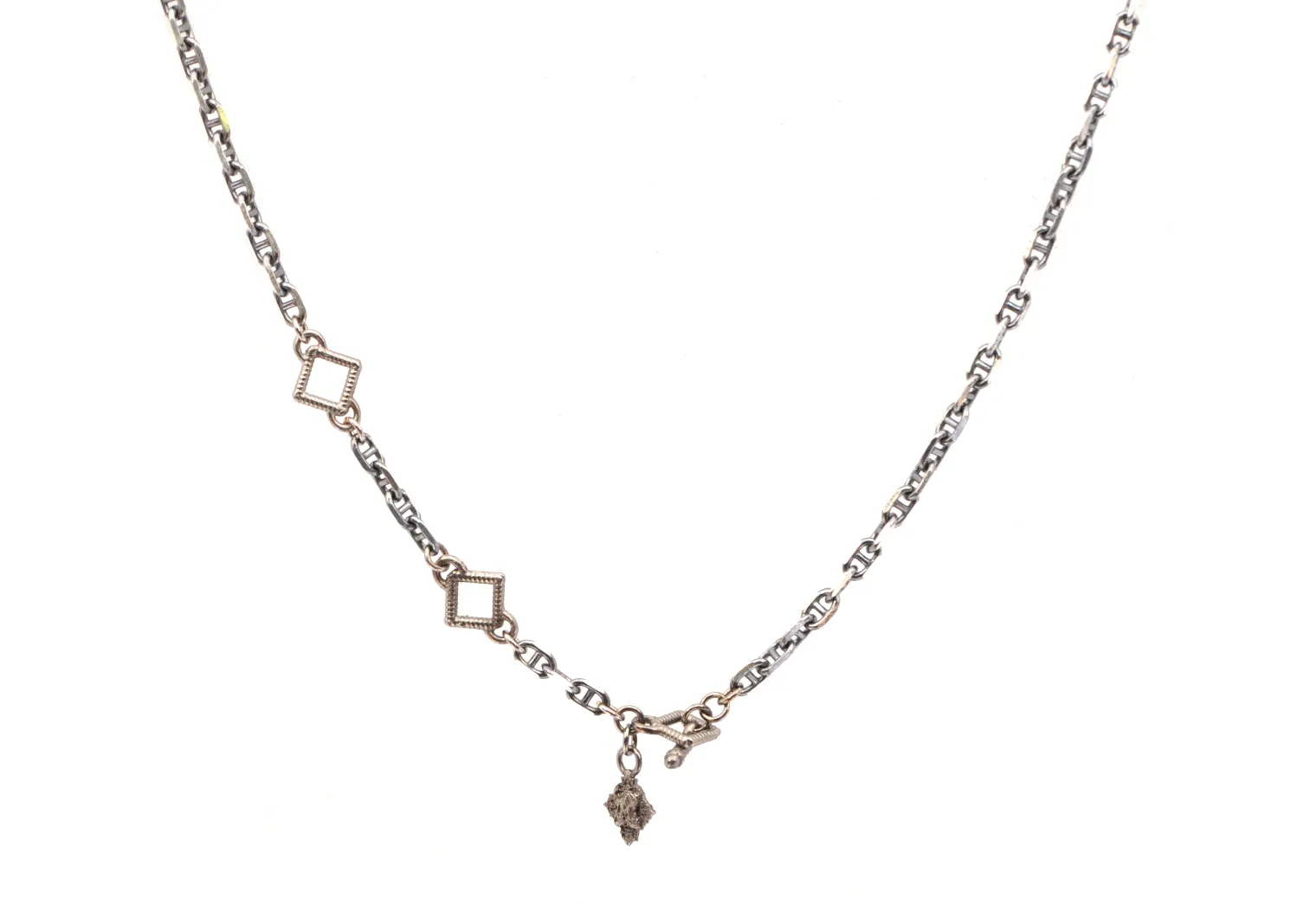 18" SHIELD PENDANT NECKLACE