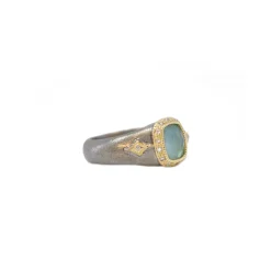 SIGNET RING WITH CUSHION EMERALD AND CRIVELLIS