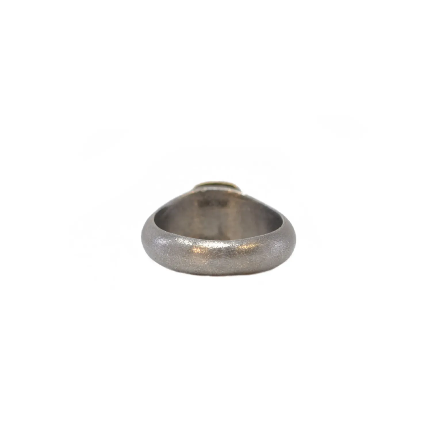 SIGNET RING WITH CUSHION EMERALD AND CRIVELLIS