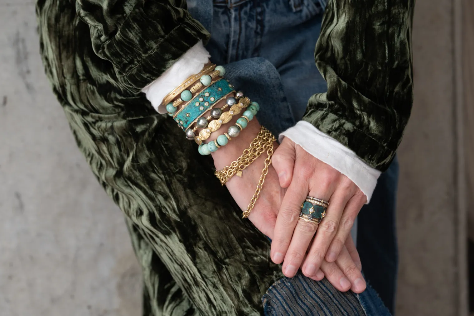 TAHITIAN PEARL AND TURQUOISE PULL BRACELET